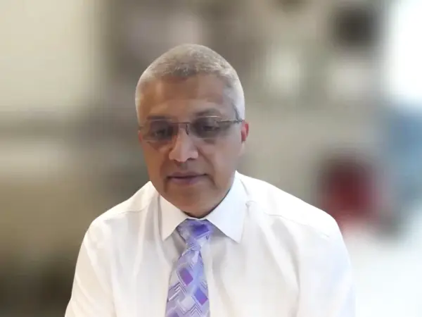 What is the rationale for early intervention in high-risk smoldering MM?